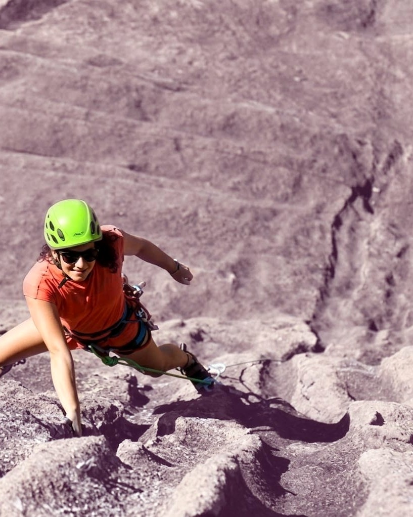 Escalade en falaise, progression sur dalle rocheuse
